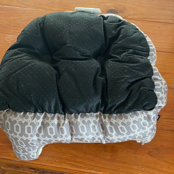 Wag & Woof gray & white insulated small medium doughnut dog bed - Picture 8 of 14